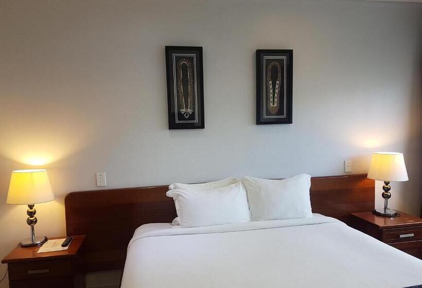 Paddy S Hotel & Apartments