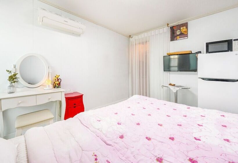 Geoje Forest Morning Spa Pension