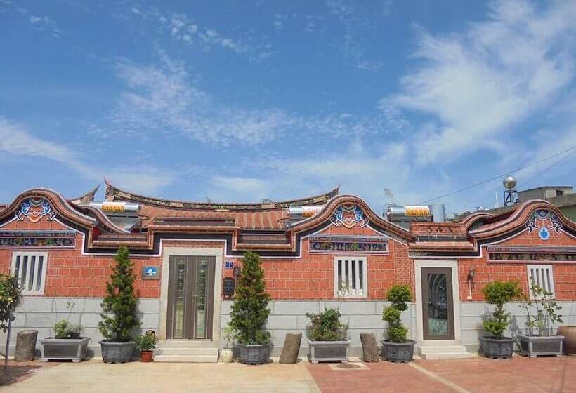 Antique Courtyard B&b