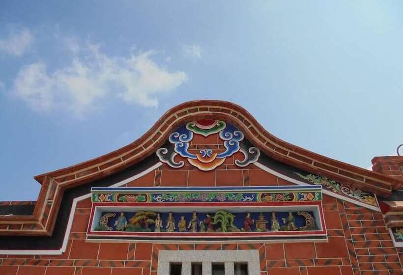 Antique Courtyard B&b