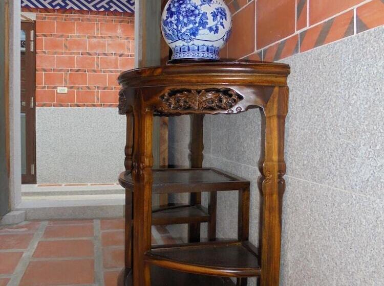 Antique Courtyard B&b