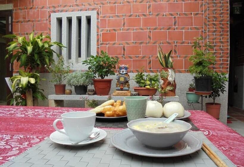 Antique Courtyard B&b