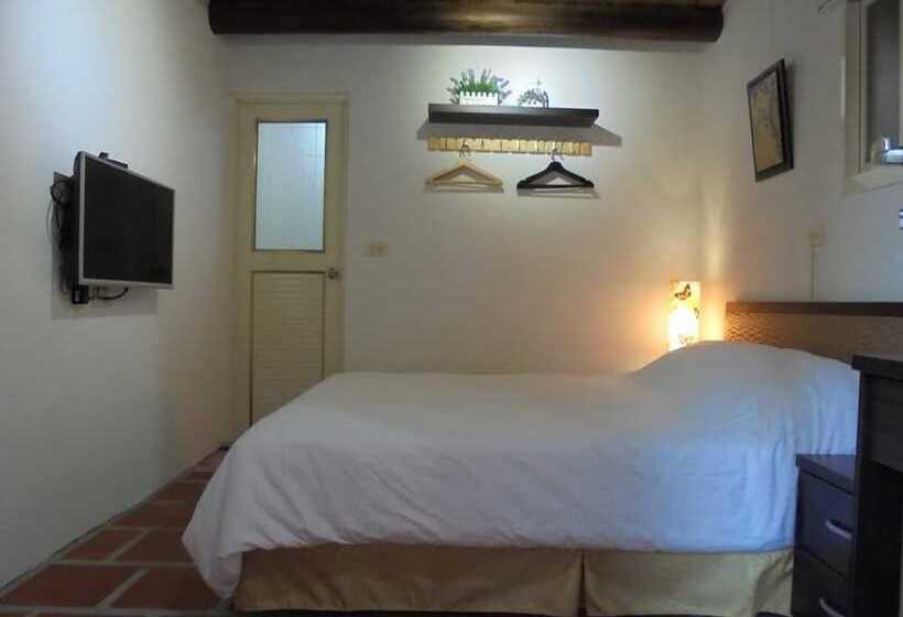 Antique Courtyard B&b