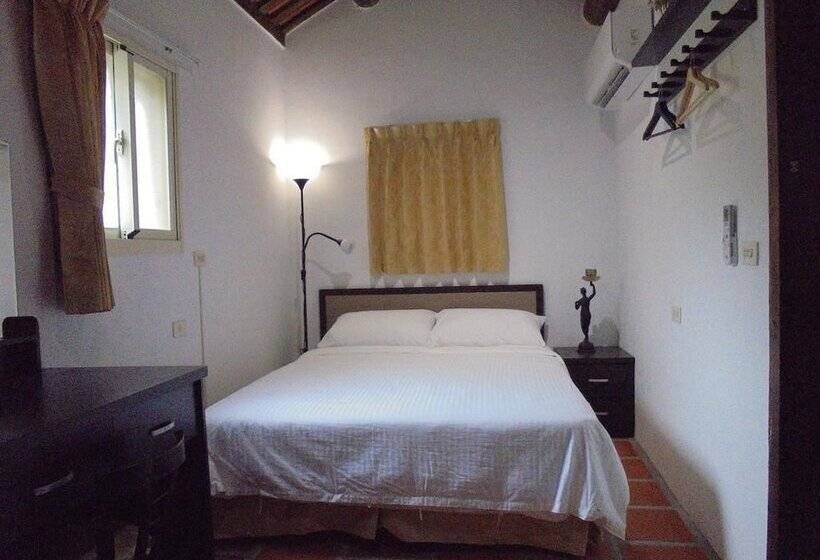 Antique Courtyard B&b