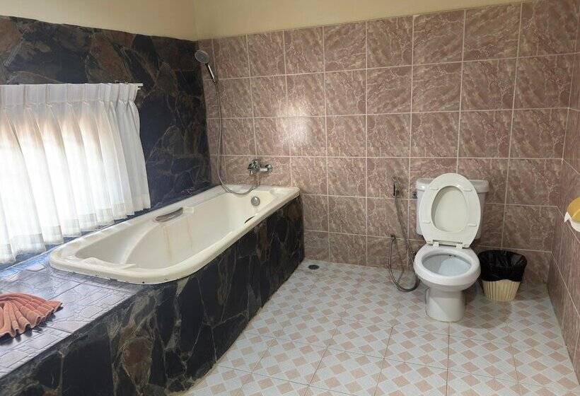 호텔 Kata Palace Phuket