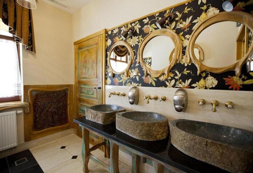 リゾートホテル Bartlowizna Serce Biebrzy Noclegi