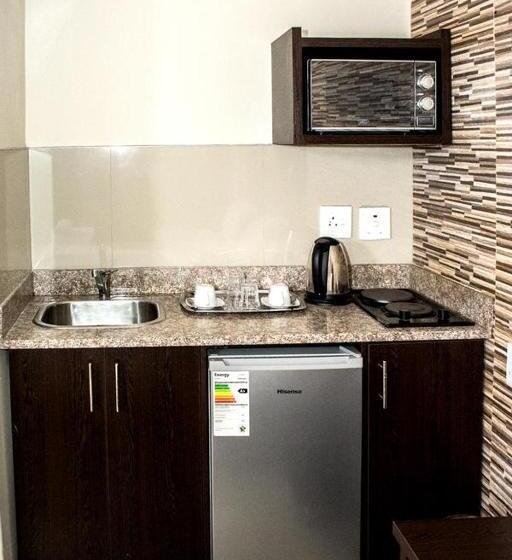 Bayside Hotel & Self Catering 110 West Street