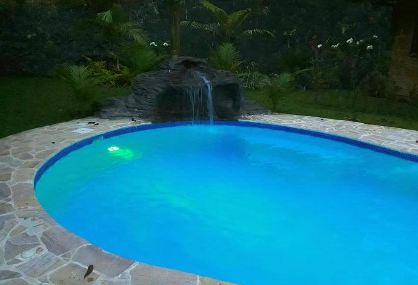 تختخواب و صبحانه Forest Lodge