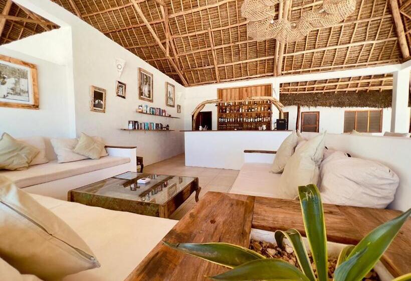 Bed and Breakfast White Dream