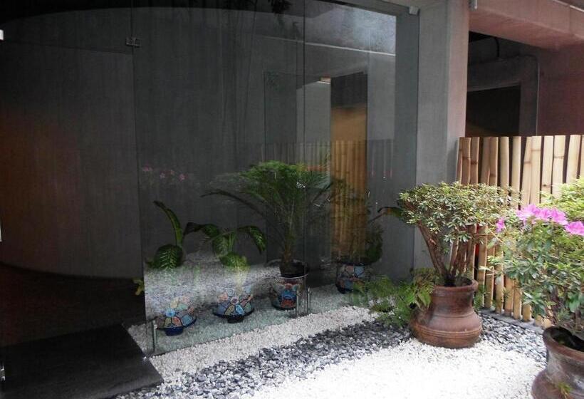 هتل Armonik Suites By Casanevo