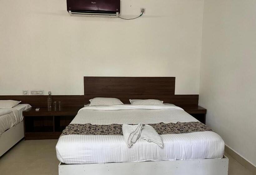 酒店 Cherai Natural Beach Resort