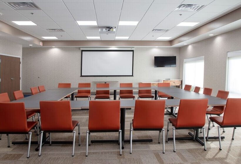 בית מלון כפרי Holiday Inn Express & Suites   Marion, An Ihg