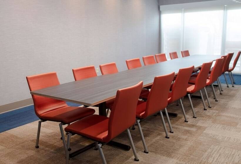 فندق Holiday Inn Express & Suites   Marion, An Ihg