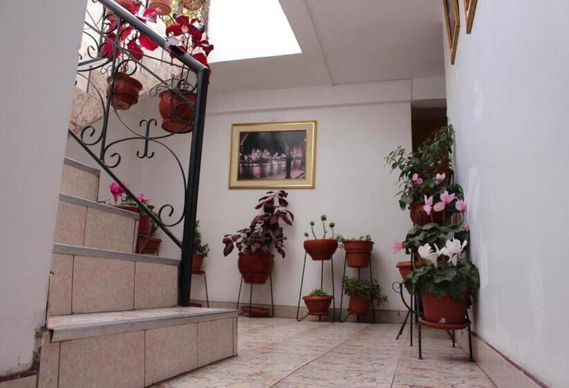 בית מלון כפרי Kennedy Guest House