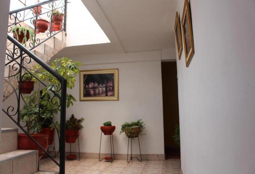 בית מלון כפרי Kennedy Guest House