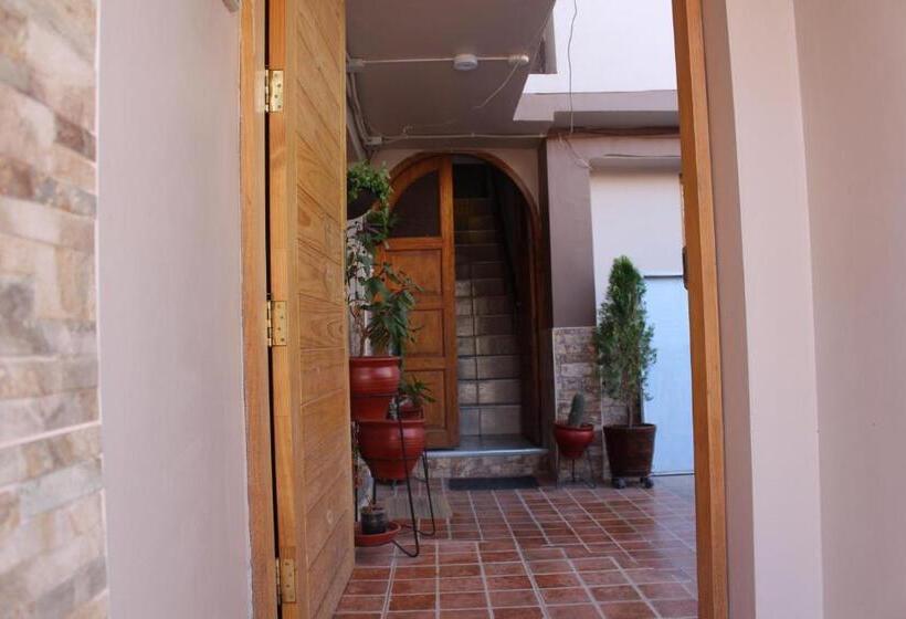 בית מלון כפרי Kennedy Guest House