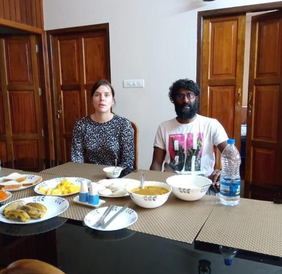 בית מלון כפרי Kumarakom Wood Castle Serviced Appartments