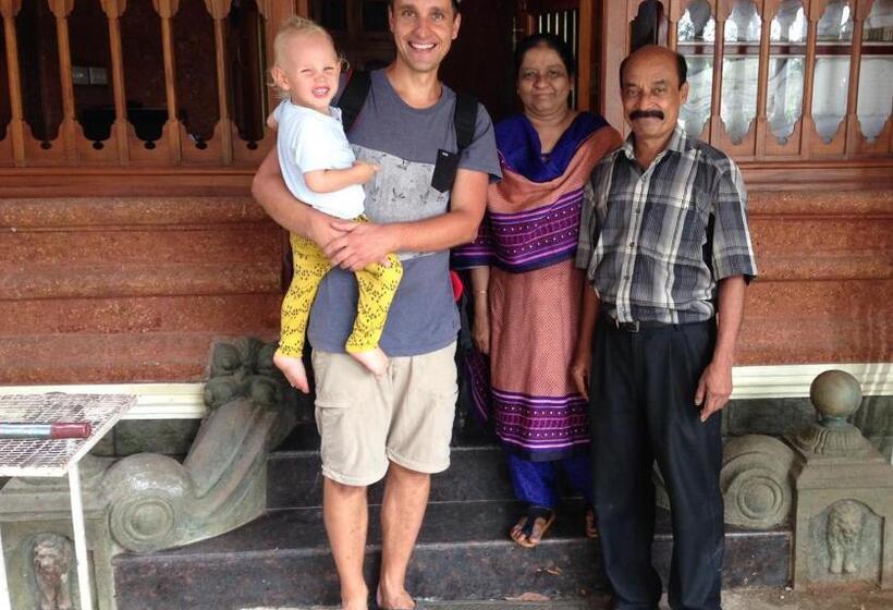 בית מלון כפרי Kumarakom Wood Castle Serviced Appartments