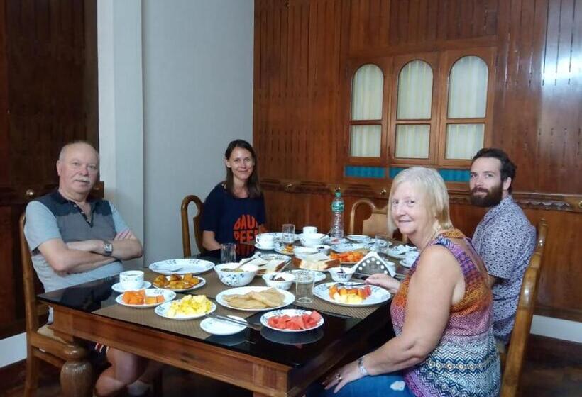 בית מלון כפרי Kumarakom Wood Castle Serviced Appartments