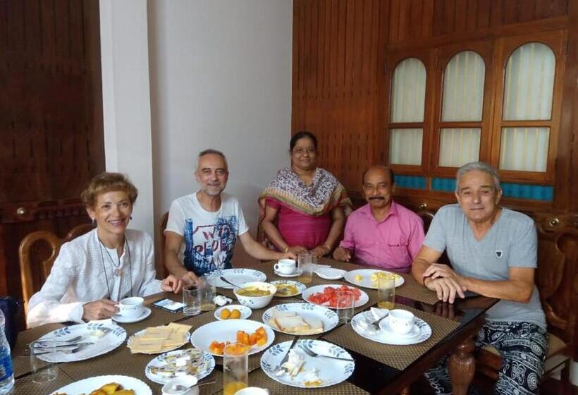 בית מלון כפרי Kumarakom Wood Castle Serviced Appartments