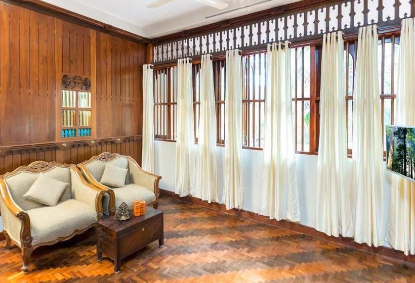 בית מלון כפרי Kumarakom Wood Castle Serviced Appartments