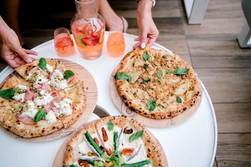 Отель Mantra At Sharks