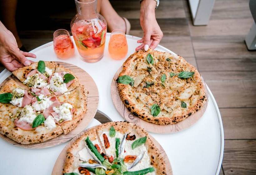 Отель Mantra At Sharks