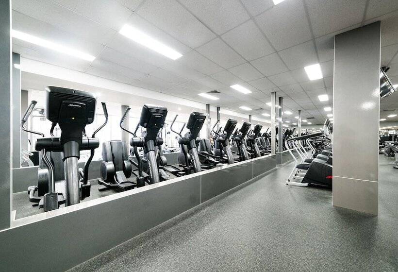 Отель Mantra At Sharks