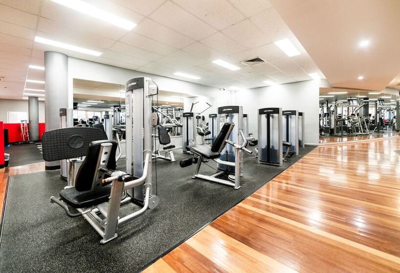 Отель Mantra At Sharks