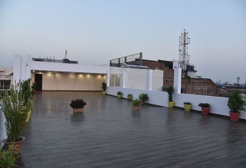 Nexus L Hotels In Charbagh Lucknow