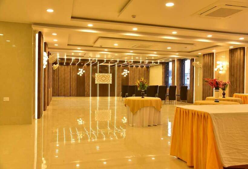 Nexus L Hotels In Charbagh Lucknow