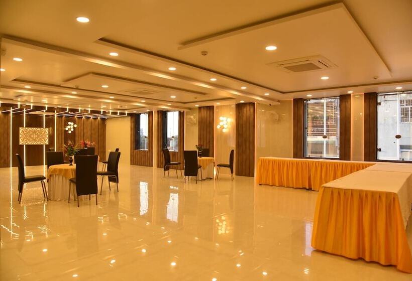 Nexus L Hotels In Charbagh Lucknow