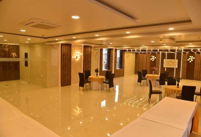 Nexus L Hotels In Charbagh Lucknow