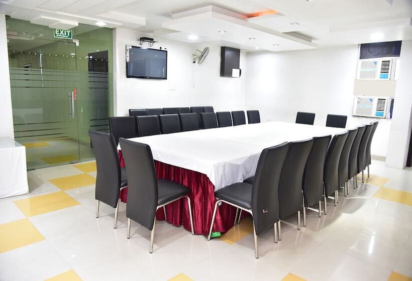 Nexus L Hotels In Charbagh Lucknow