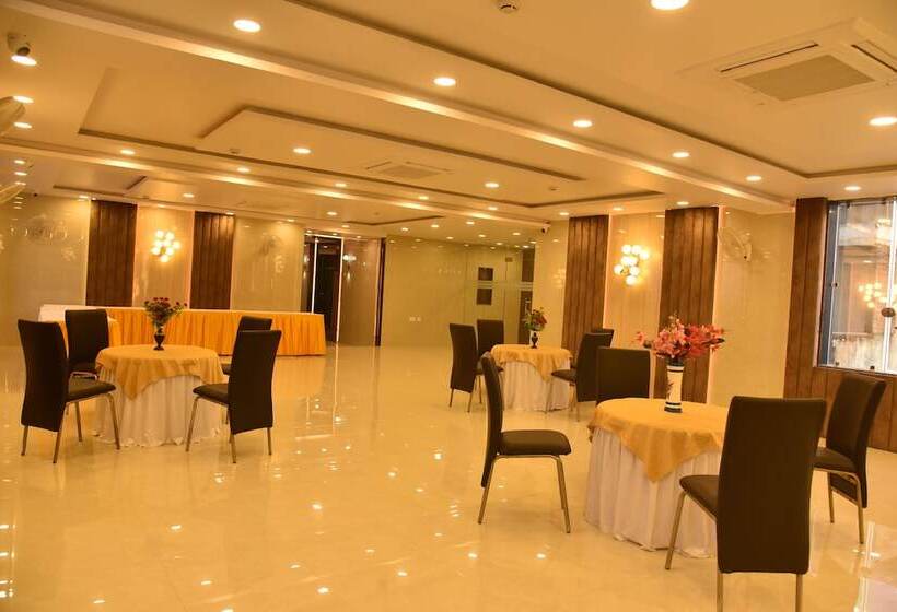 Nexus L Hotels In Charbagh Lucknow