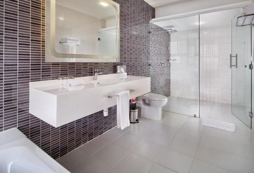 Protea Hotel By Marriott Kampala Skyz