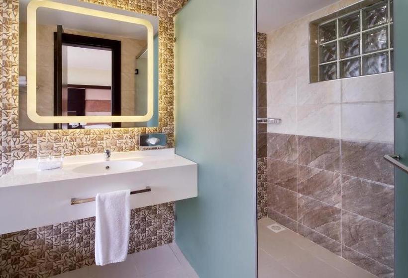 Protea Hotel By Marriott Kampala Skyz