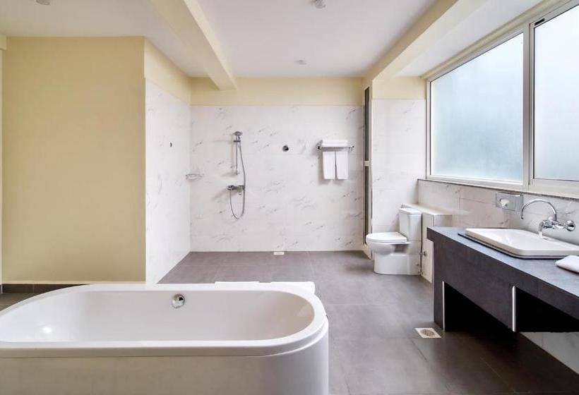 Protea Hotel By Marriott Kampala Skyz