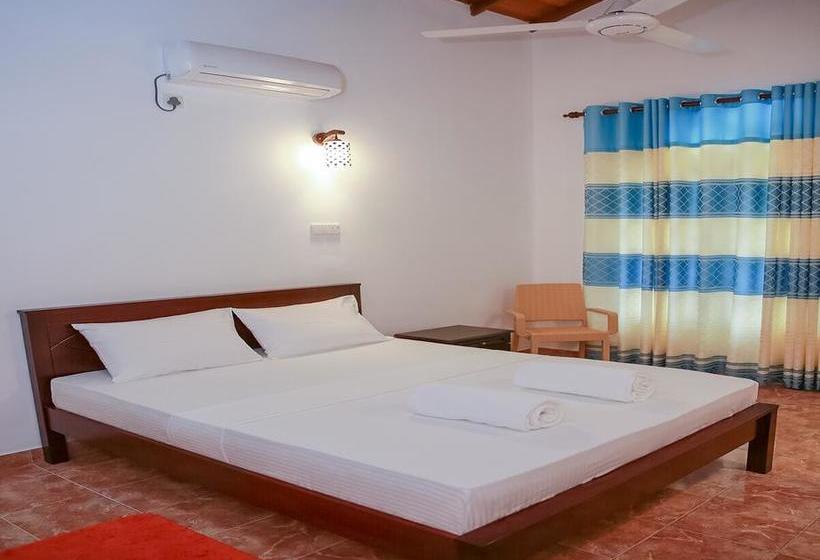 호텔 Red Star Kandyan