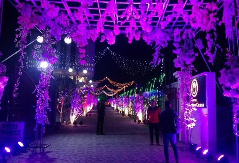 هتل Saffron Crest