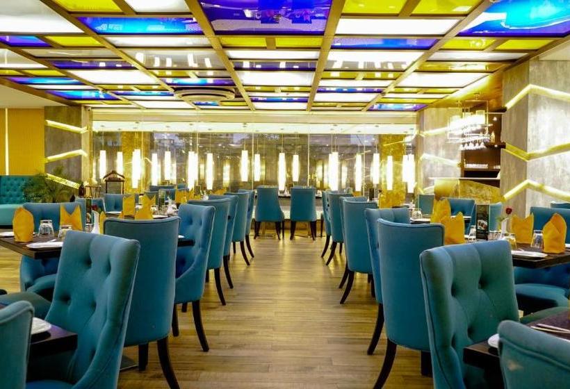 هتل Saffron Crest