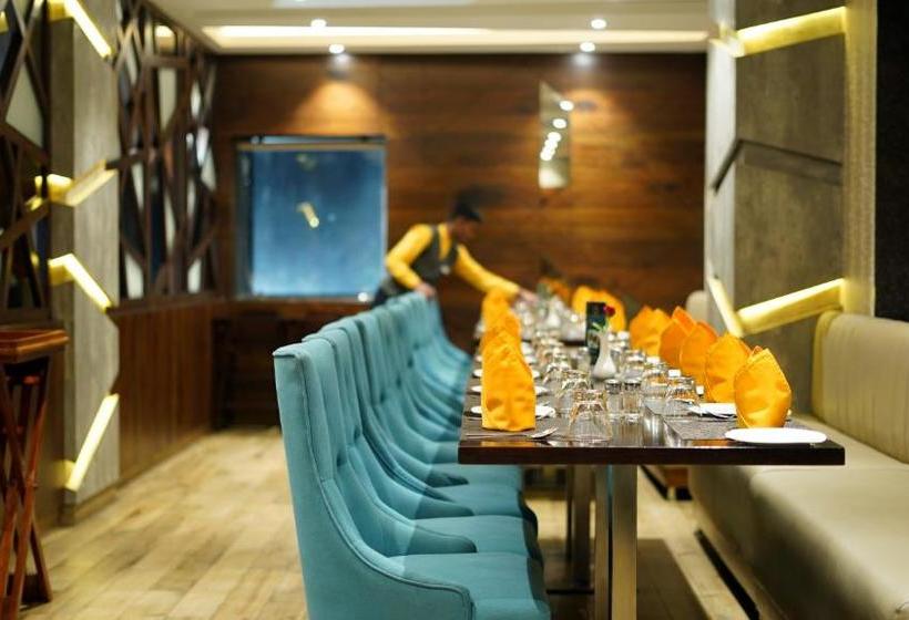 هتل Saffron Crest