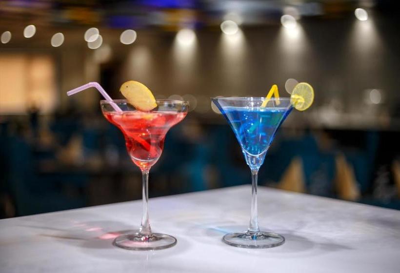 هتل Saffron Crest