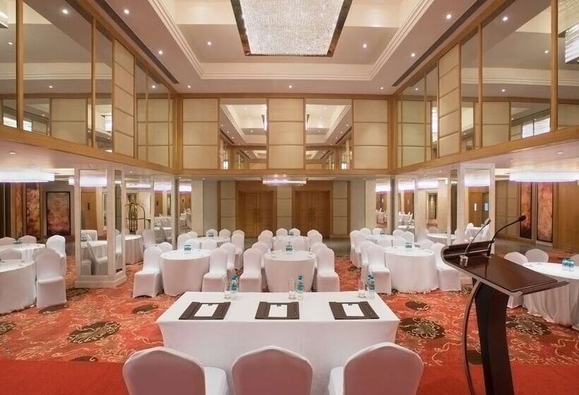 فندق Singhania Sarovar Portico