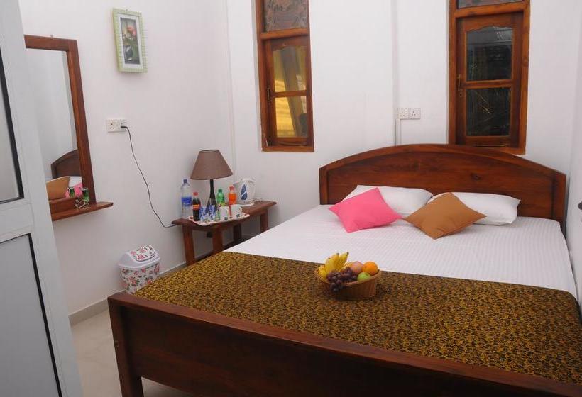Colombo Hotel By Colombo Village