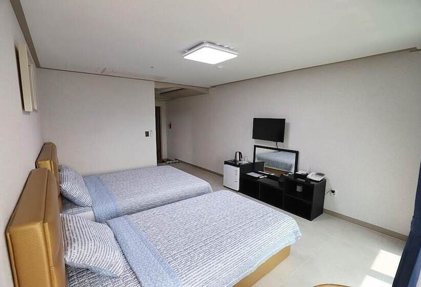 בית מלון כפרי The Four Hills