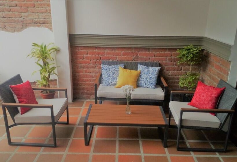 Hotel Tikay Cafe Hostel