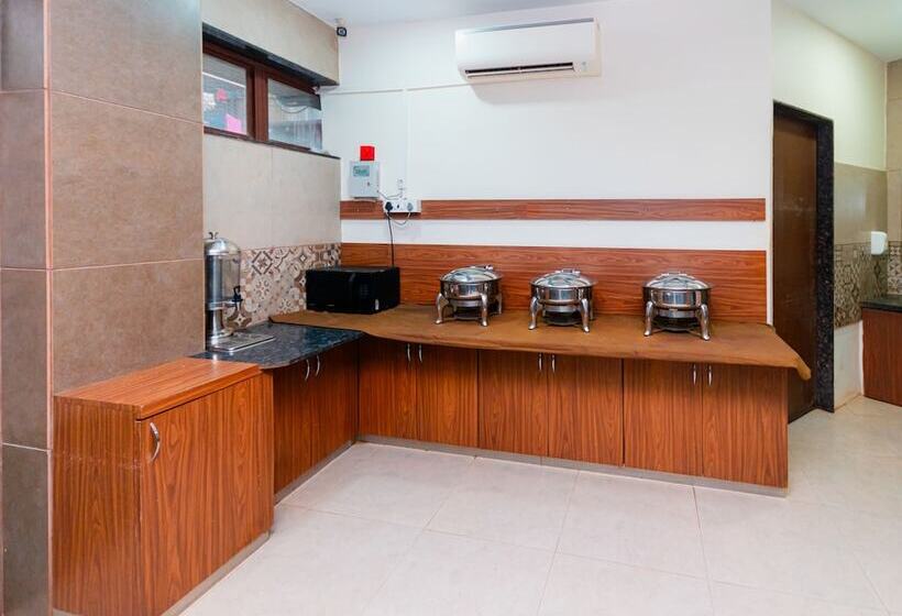 בית מלון כפרי Treebo Laaiba Residency