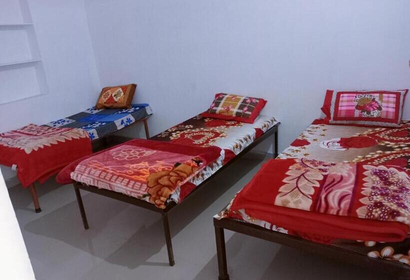 فندق Veera S Hostel