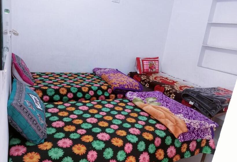 فندق Veera S Hostel